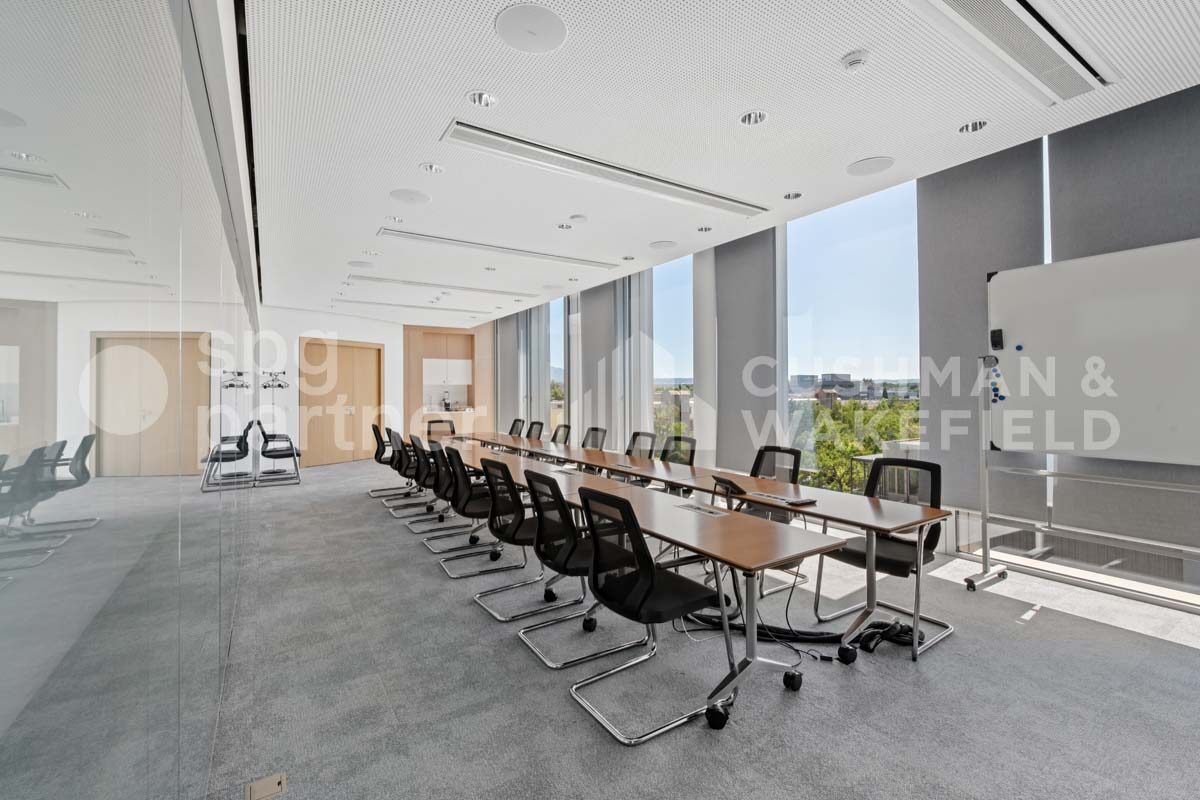 Atelier à louer – 2000 m² – ZIMEYSA – Nant-D Avril 152 – Meyrin