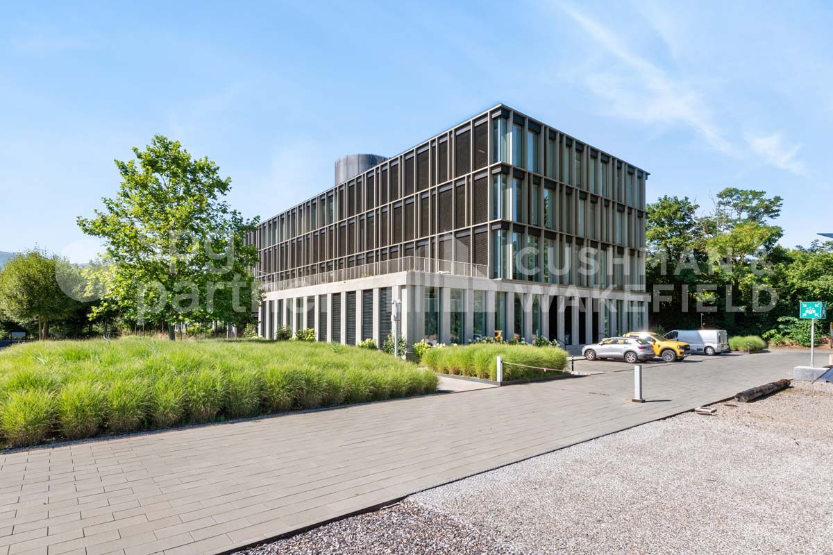 Atelier à louer – 2000 m² – ZIMEYSA – Nant-D Avril 152 – Meyrin