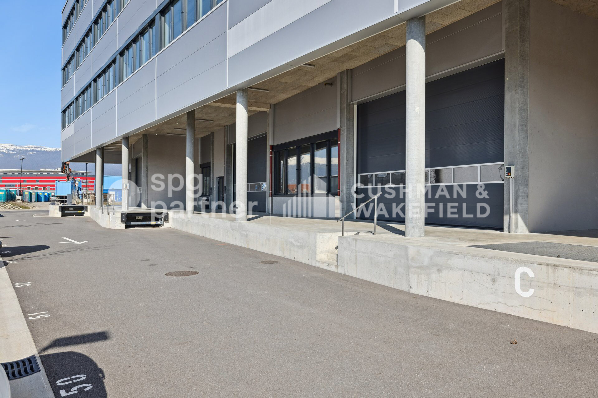 Atelier à louer – 1500 m² – ZIMOGA – Emeraude 10 – Vernier