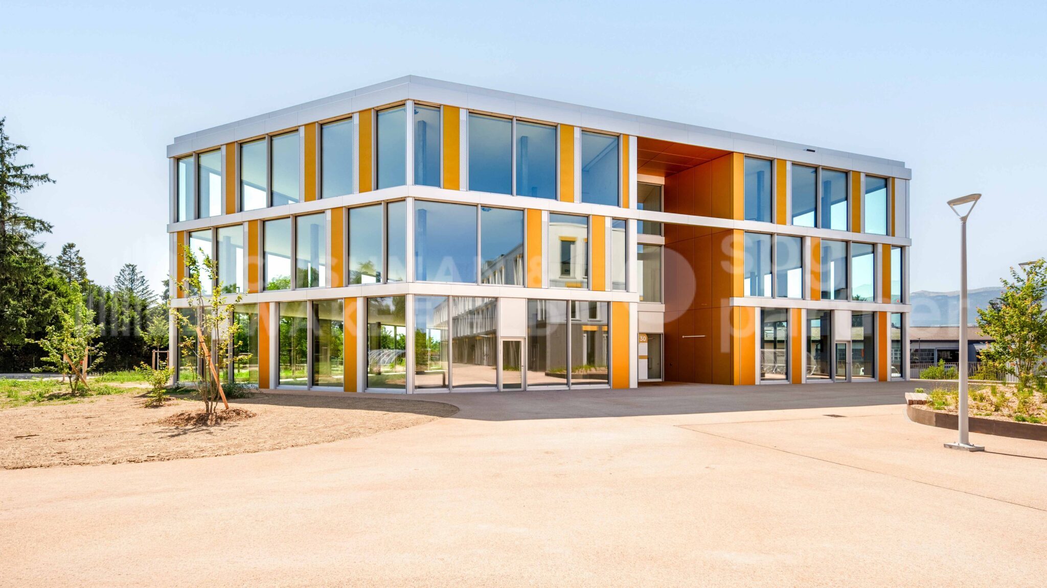 Atelier à vendre – 3500 m² – ZIMOGA – Montfleury 29 – Vernier